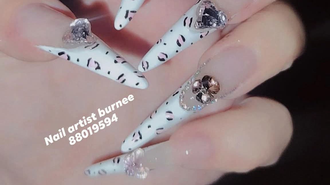 Nail Artist Burnee